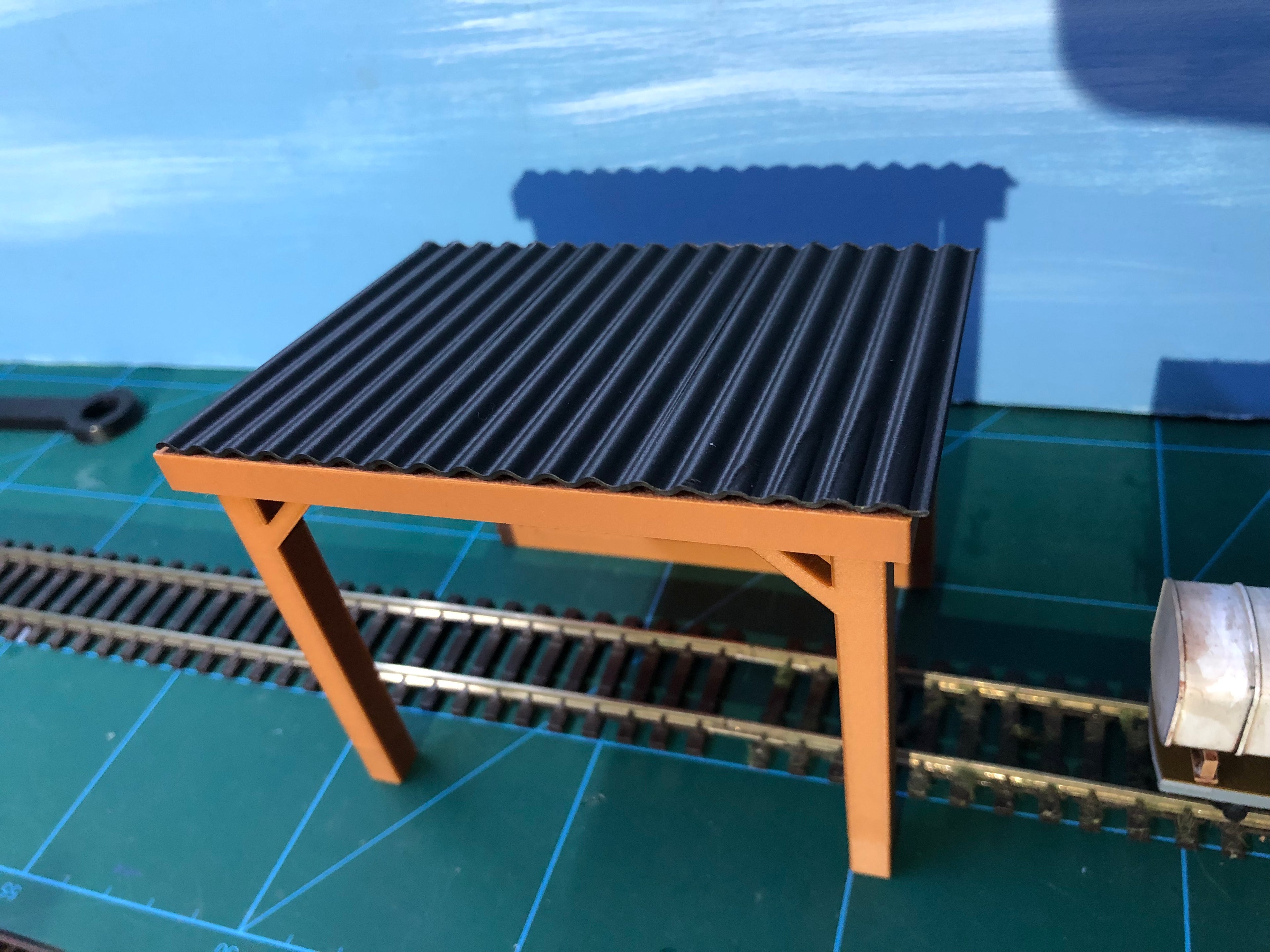NG7 7mm scale engine stand model with corrugated roof, wooden sides and brick rear wall for ON30 narrow gauge layouts