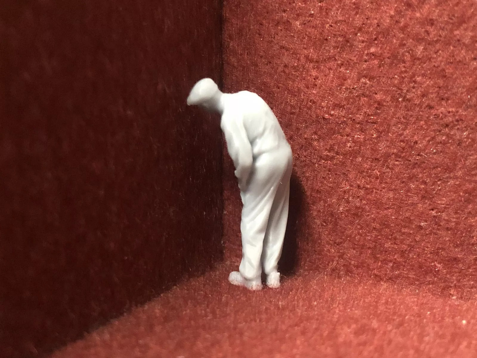 Two unpainted 1:43.5 scale NG7/O gauge crew figures for a Ruston 48DS model locomotive, shown as resin prints ready to paint.