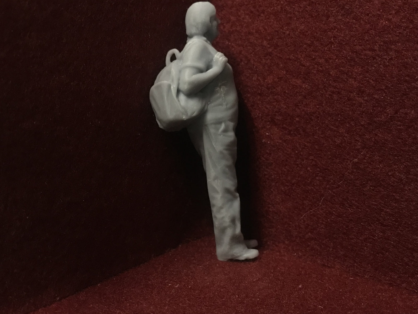 G scale 1:22 woman with backpack figure for model railway layouts, also suitable for GN15 narrow gauge scenes