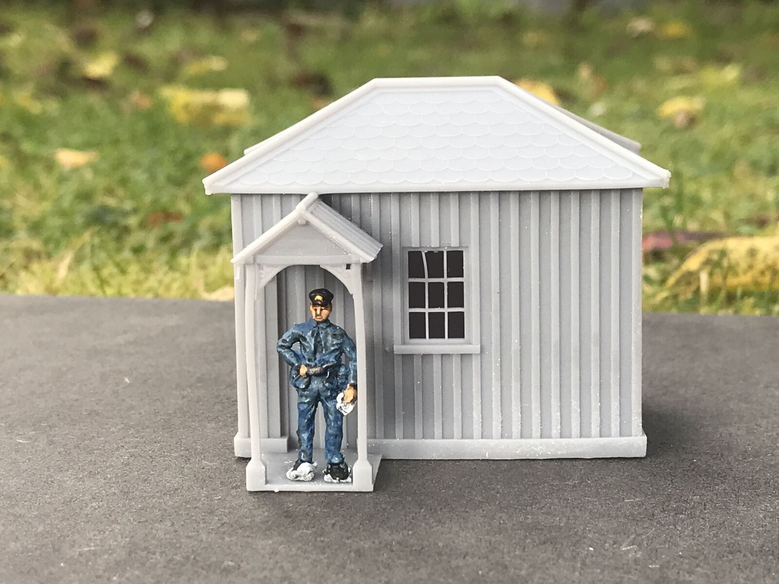 OO9/OO/HO scale Minffordd-style small station building model kit with detailed walls and roof for model railway layouts