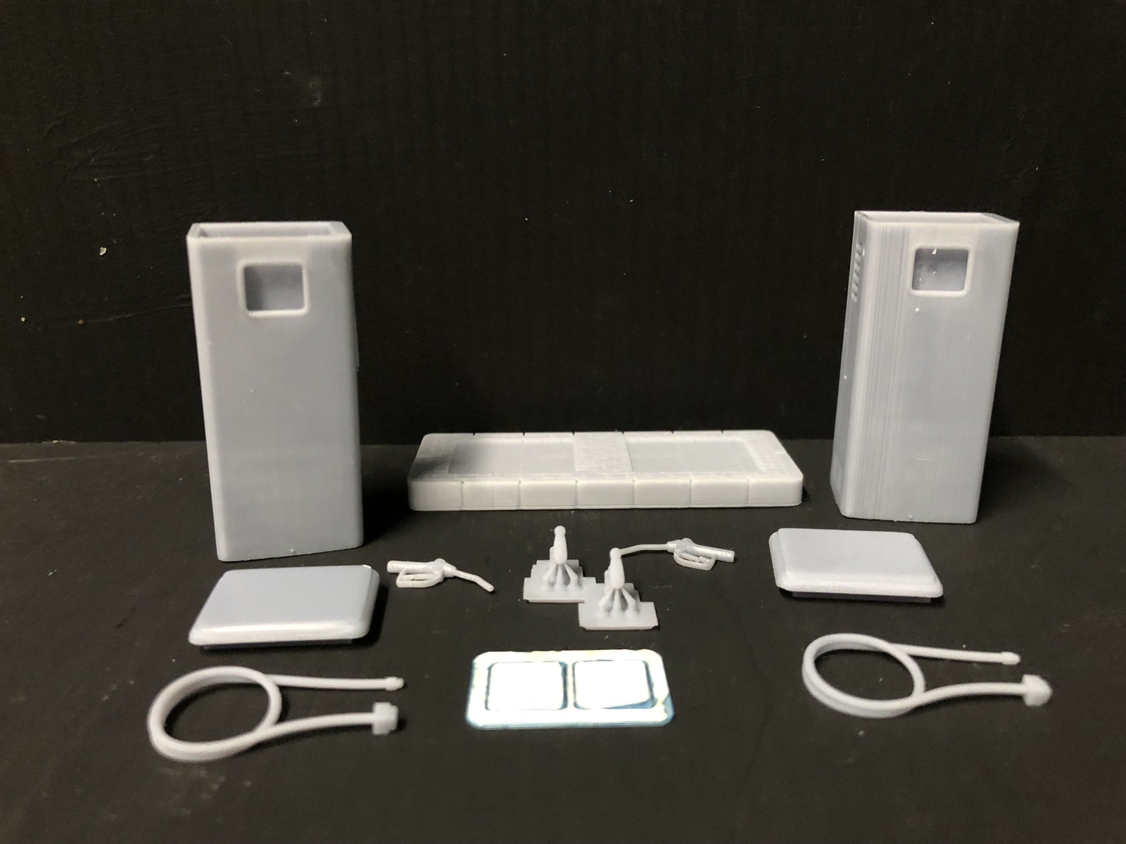 Unpainted G-scale Tokheim petrol and diesel pump scenery kit for GN15 model railway layouts