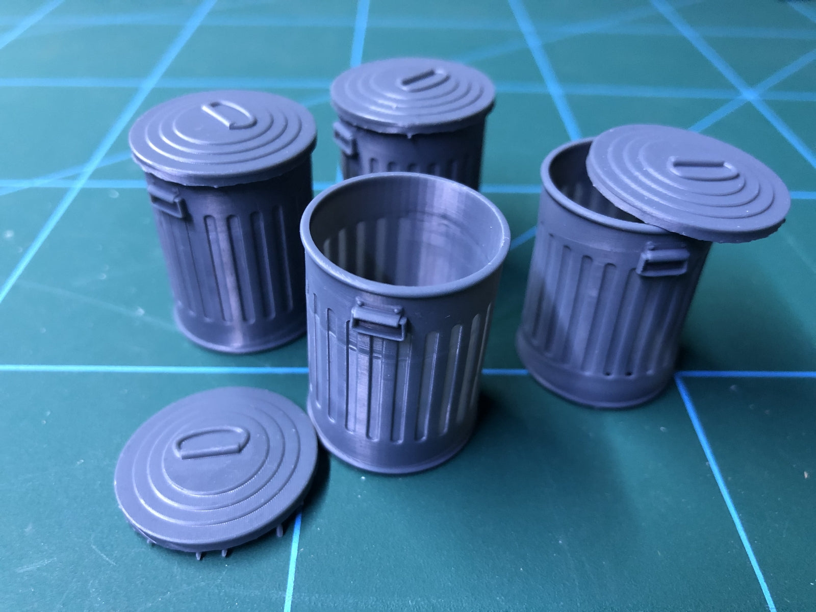 GN15 G scale unpainted resin dustbin set with four removable-lid bins for detailing narrow gauge model railway layouts