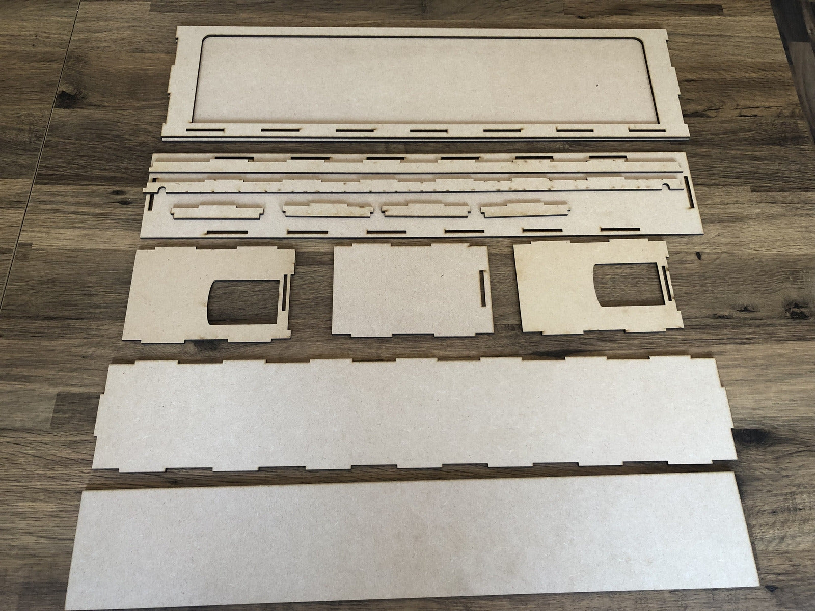 55cm model railway shelf diorama scene with optional fiddle stick and built-in lighting, suitable for OO/HO scale layouts