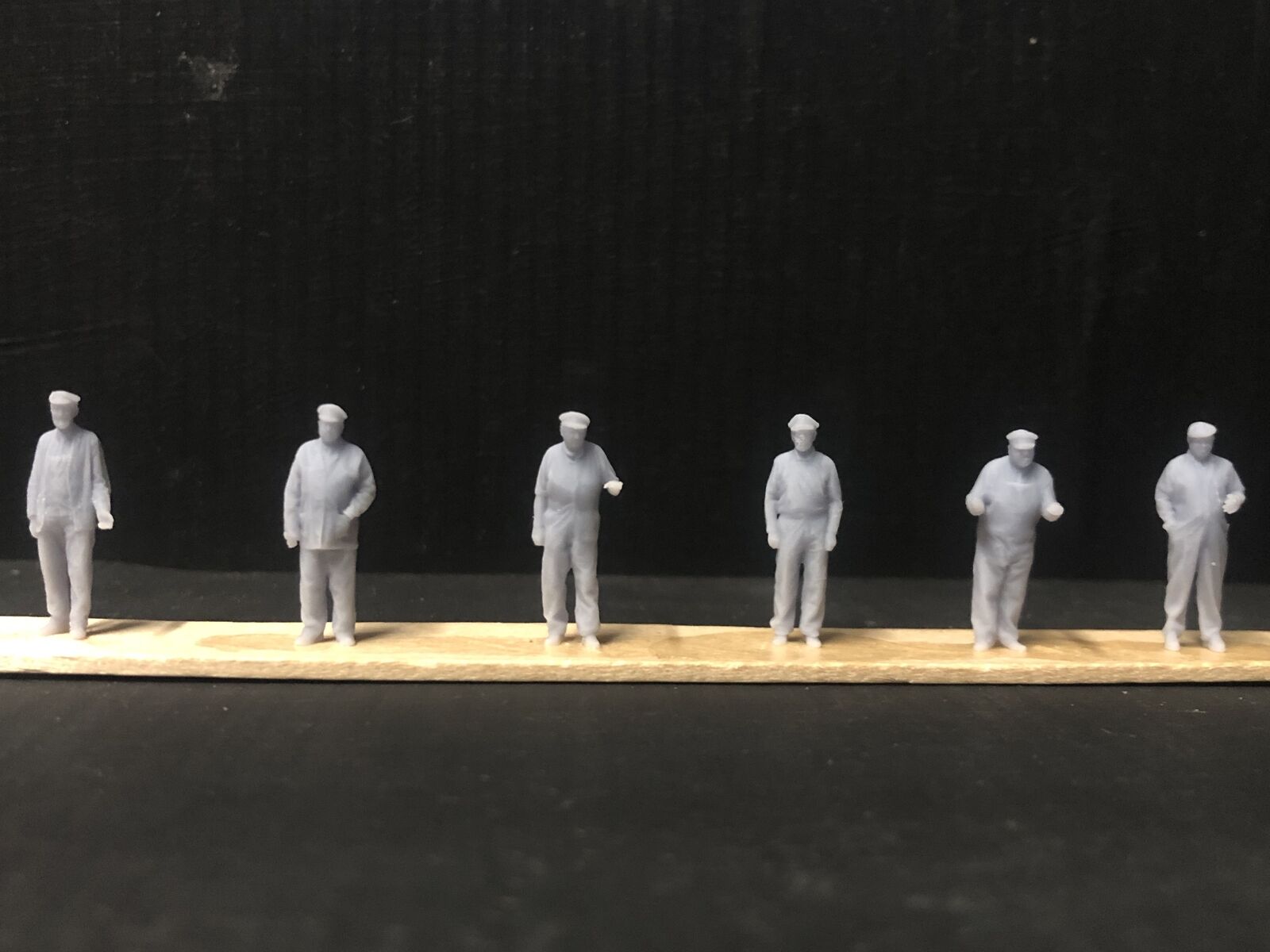 Unpainted 1:76 scale loco crew multi-pack with six OO9/OO/HO resin figures in assorted poses ready for painting