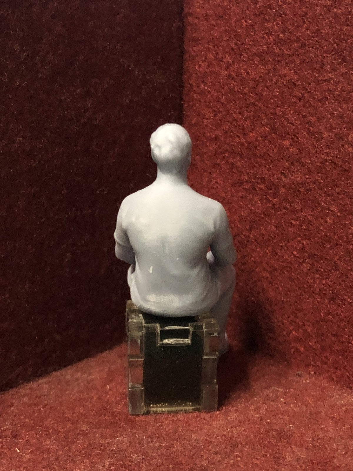 Unpainted 3D-scanned seated male figure for G scale 1:22.5 and GN15 model railways, approx 60mm tall.
