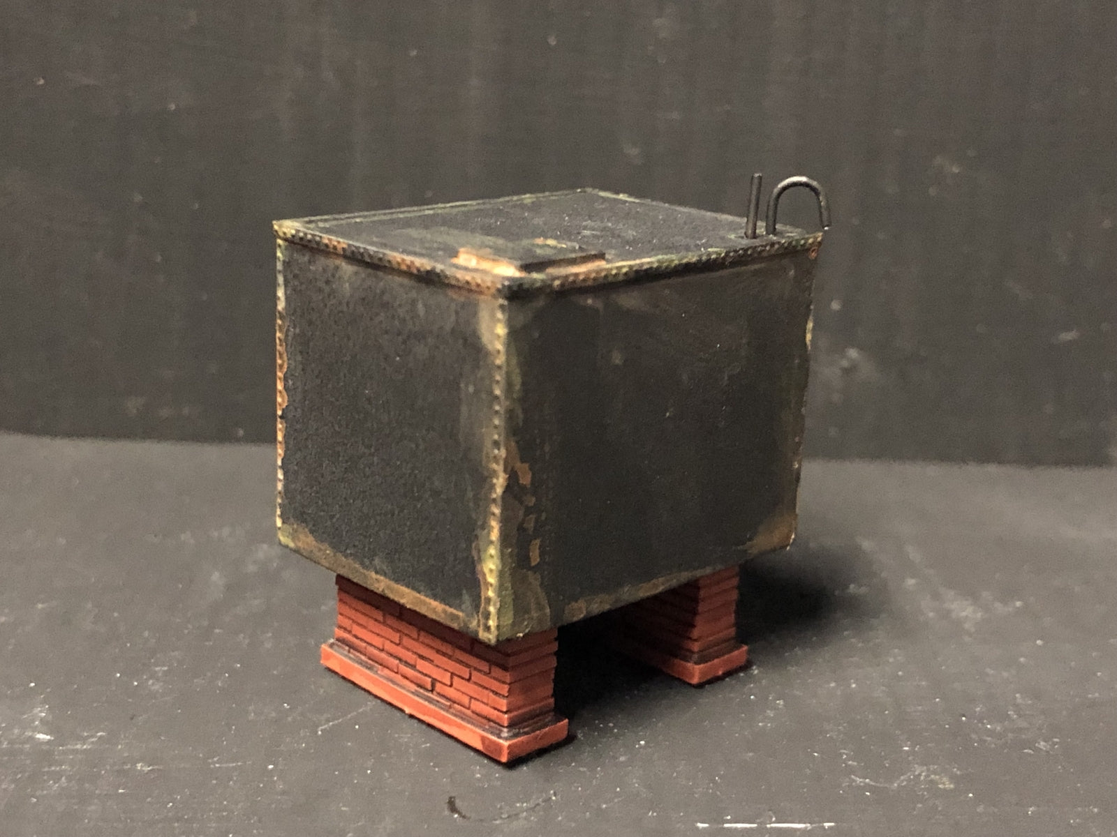 OO/HO/OO9 gauge model railway kit with two unpainted storage tanks on brick supports for depot or yard scenes