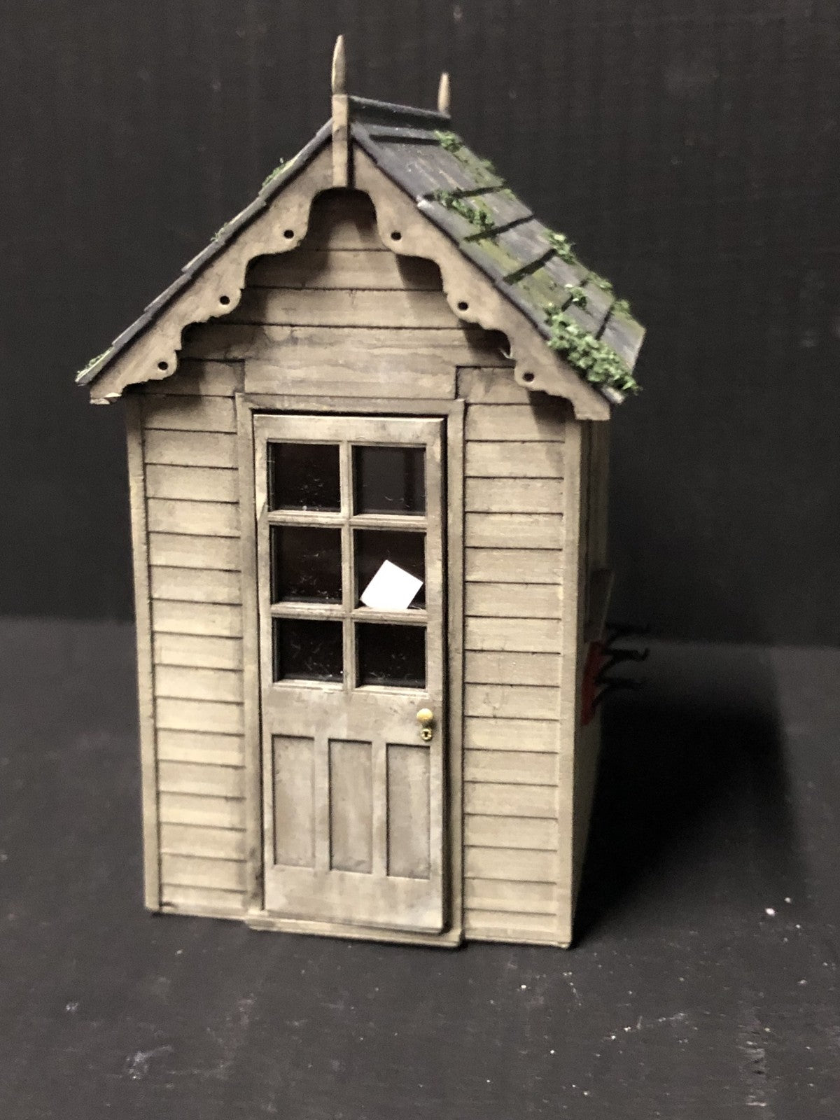 7mm scale O-16.5 narrow gauge model railway ground frame hut with glazing, fire buckets and detailed frame interior