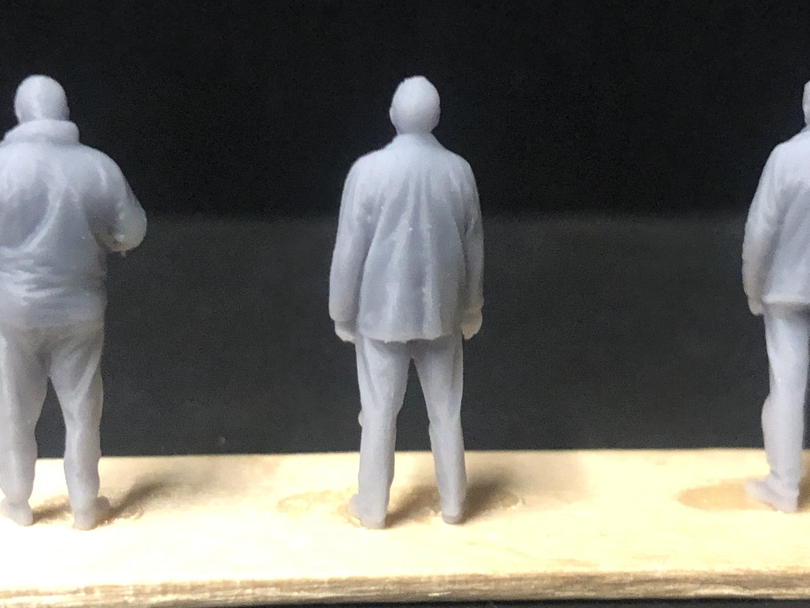 Unpainted 1:76 scale OO9/OO/HO resin figures multi-pack with six 23mm tall model railway people in assorted poses