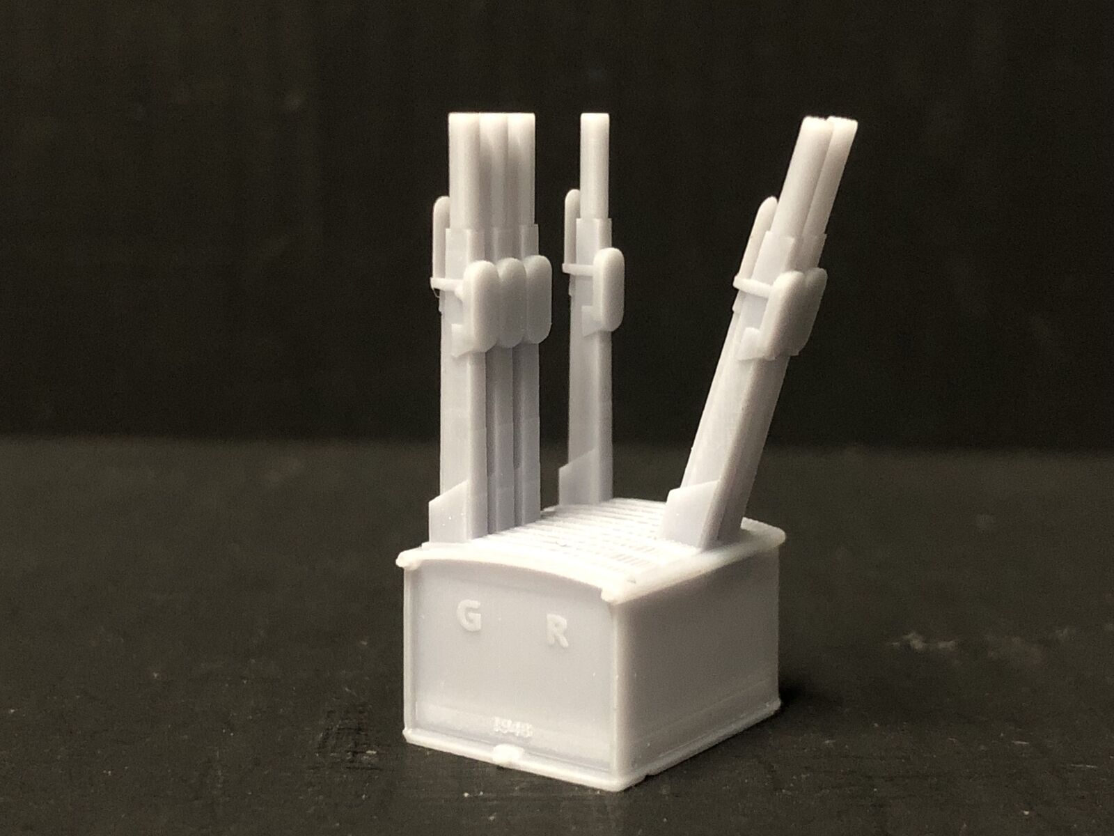 NG7 7mm scale model railway signalman’s hut kit with separate roof, glazing and interior lever frame on a narrow gauge layout