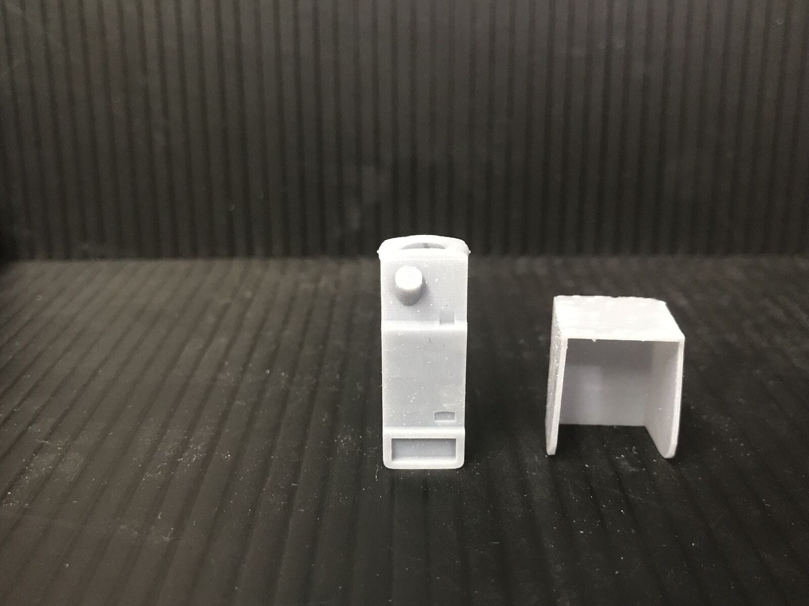 G-scale BT K8 red phone box model scenery piece, suitable for GN15 narrow gauge model railway layouts