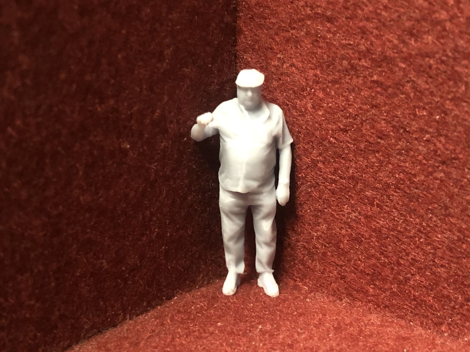 Unpainted 1:43.5 scale NG7/O gauge loco crew multi-pack with six assorted 39mm resin figures in varied poses ready to paint