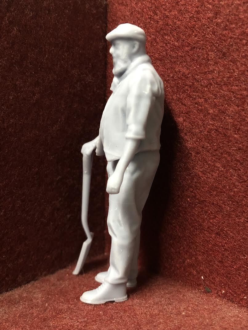 Unpainted G scale 1:22.5 GN15 figure with shovel, 3D scanned from a real person, for use as a driver’s mate or yard worker