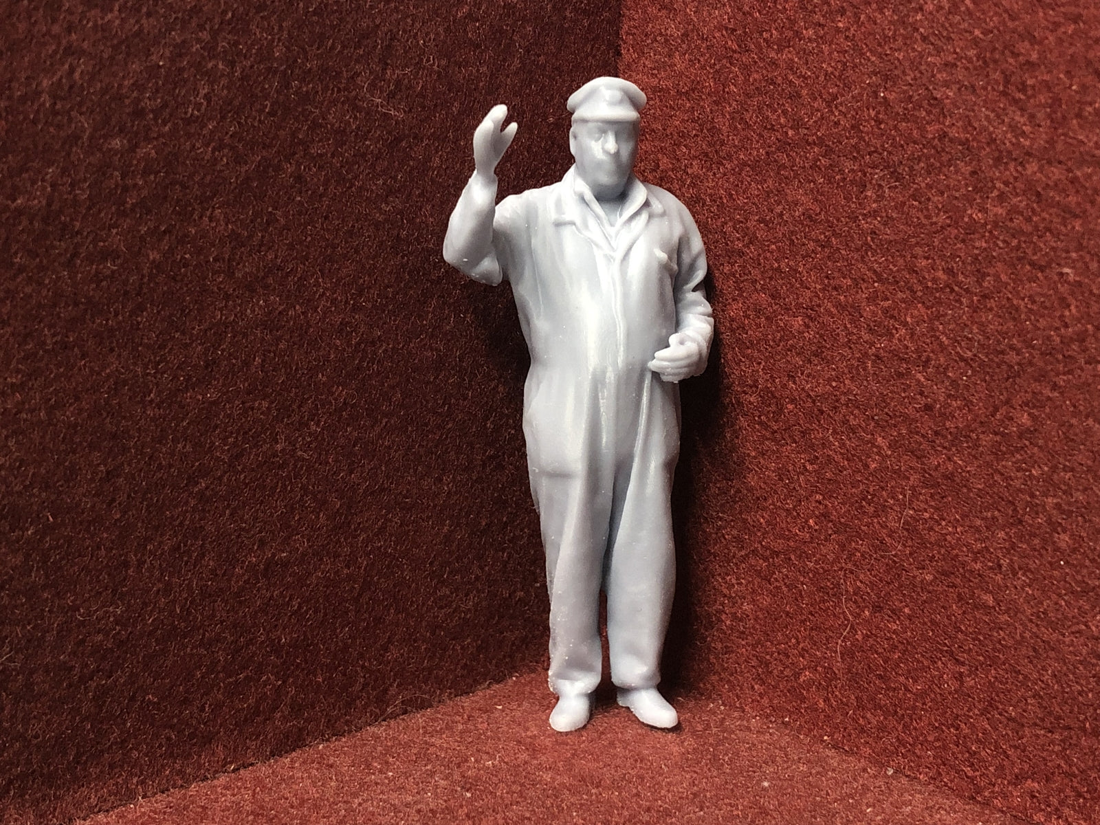 Unpainted 3D-scanned G scale 1:22.5 driver figure for model railway layouts, approx 78mm tall