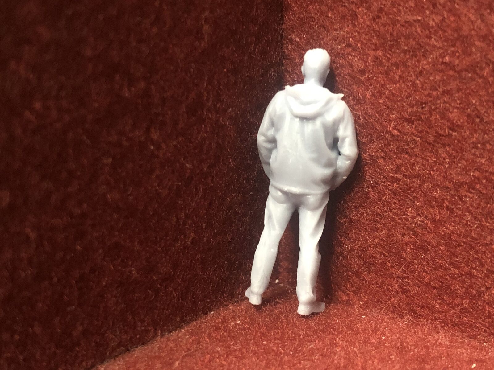 Set of six unpainted 1:43.5 scale NG7/O gauge worker and civilian figures for model railway layouts.