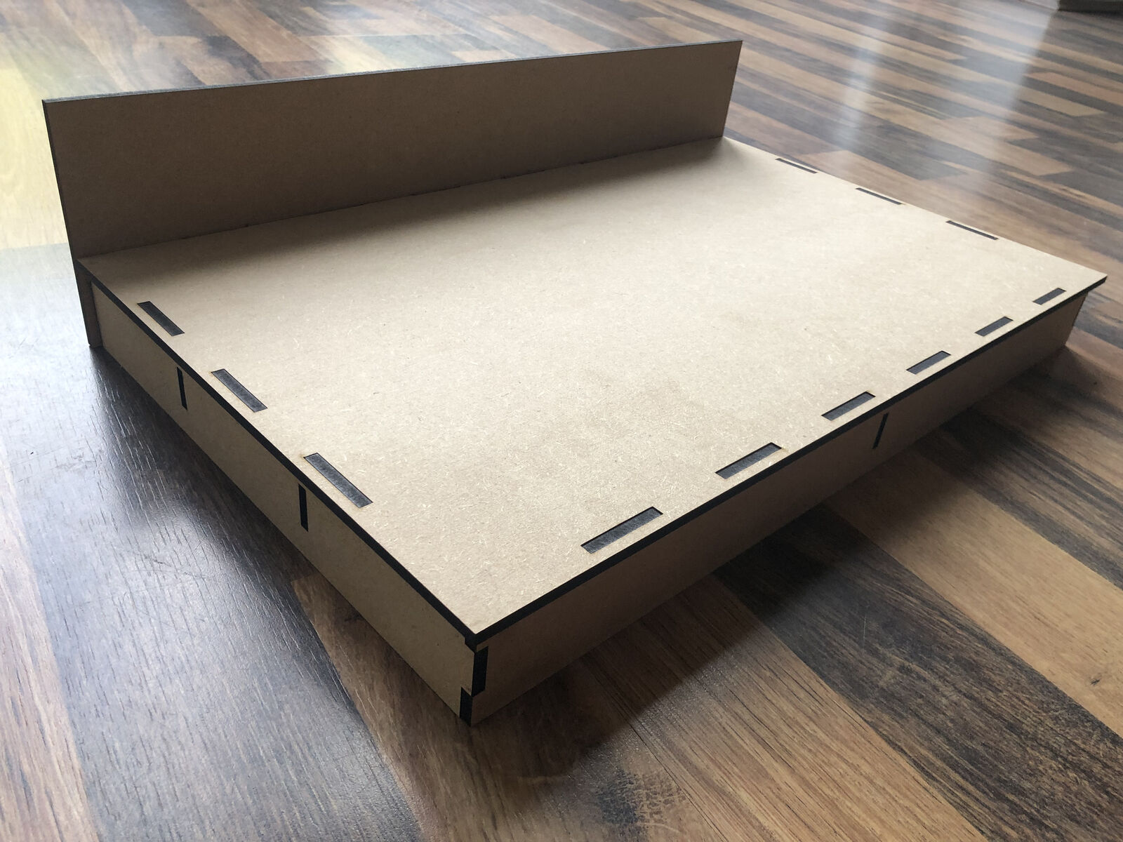 Laser-cut 4mm MDF model railway diorama baseboard with backscene, suitable for OO gauge layouts, 40cm x 25cm x 10cm