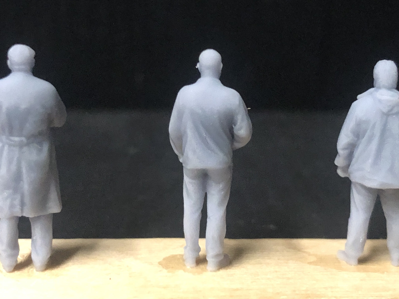 Six unpainted 1:76 scale resin railway figures in assorted poses for OO9/OO/HO model layouts, ready to prime and paint.
