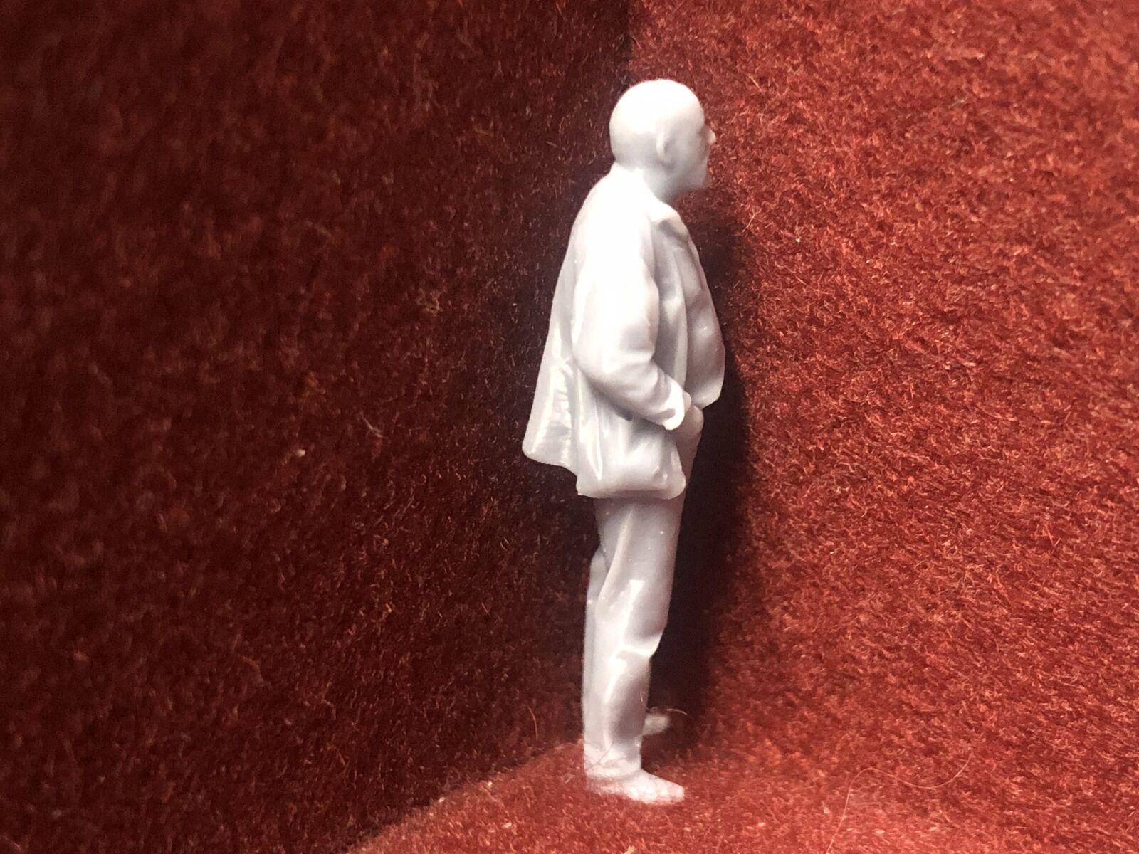 Set of six unpainted 1:43.5 scale NG7/O gauge resin worker and civilian figures in assorted standing and walking poses.