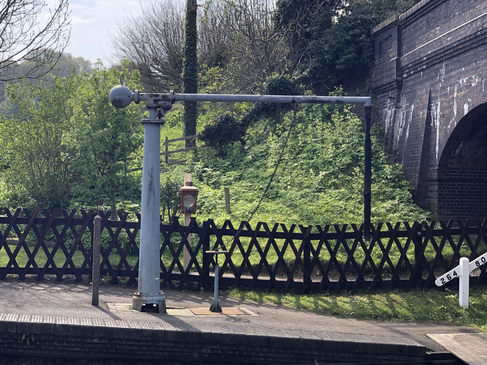 OO9 gauge GER/LNER Weybourne Station water crane kit with filling pipe and control stand for 4mm scale model railways