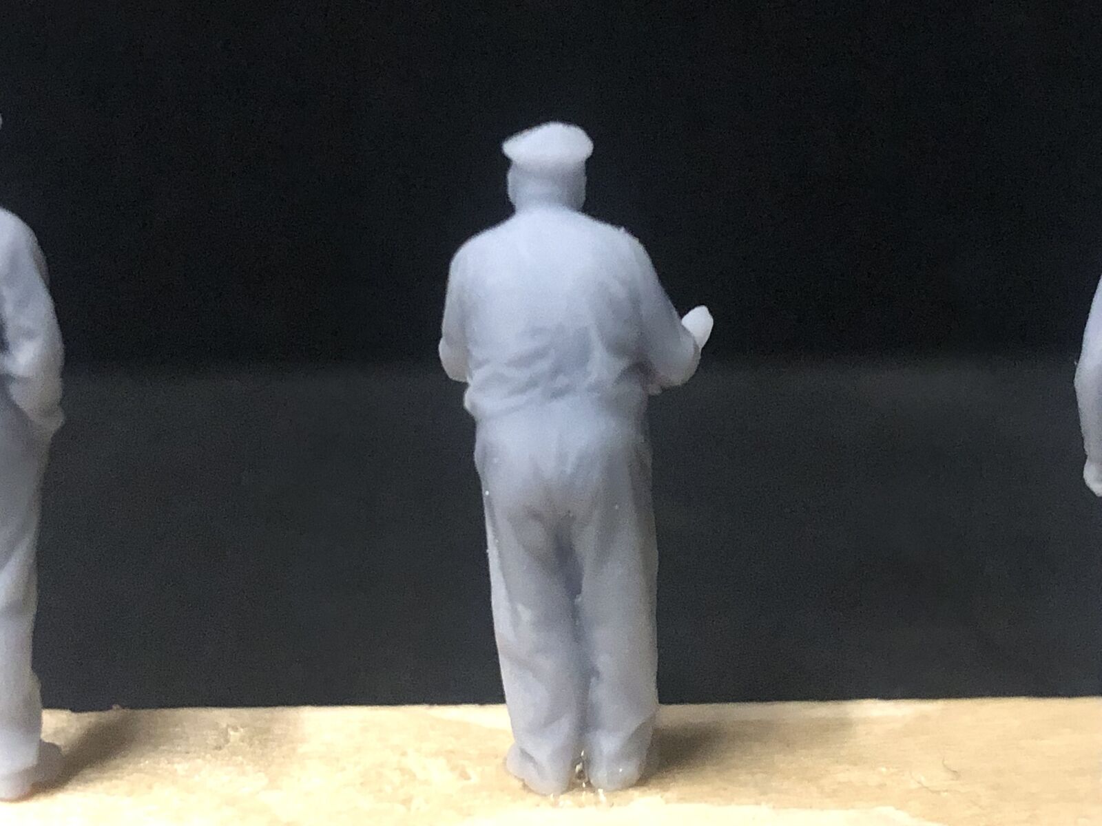 Unpainted 1:76 scale loco crew multi-pack with six OO9/OO/HO resin figures in assorted poses ready for priming and painting.