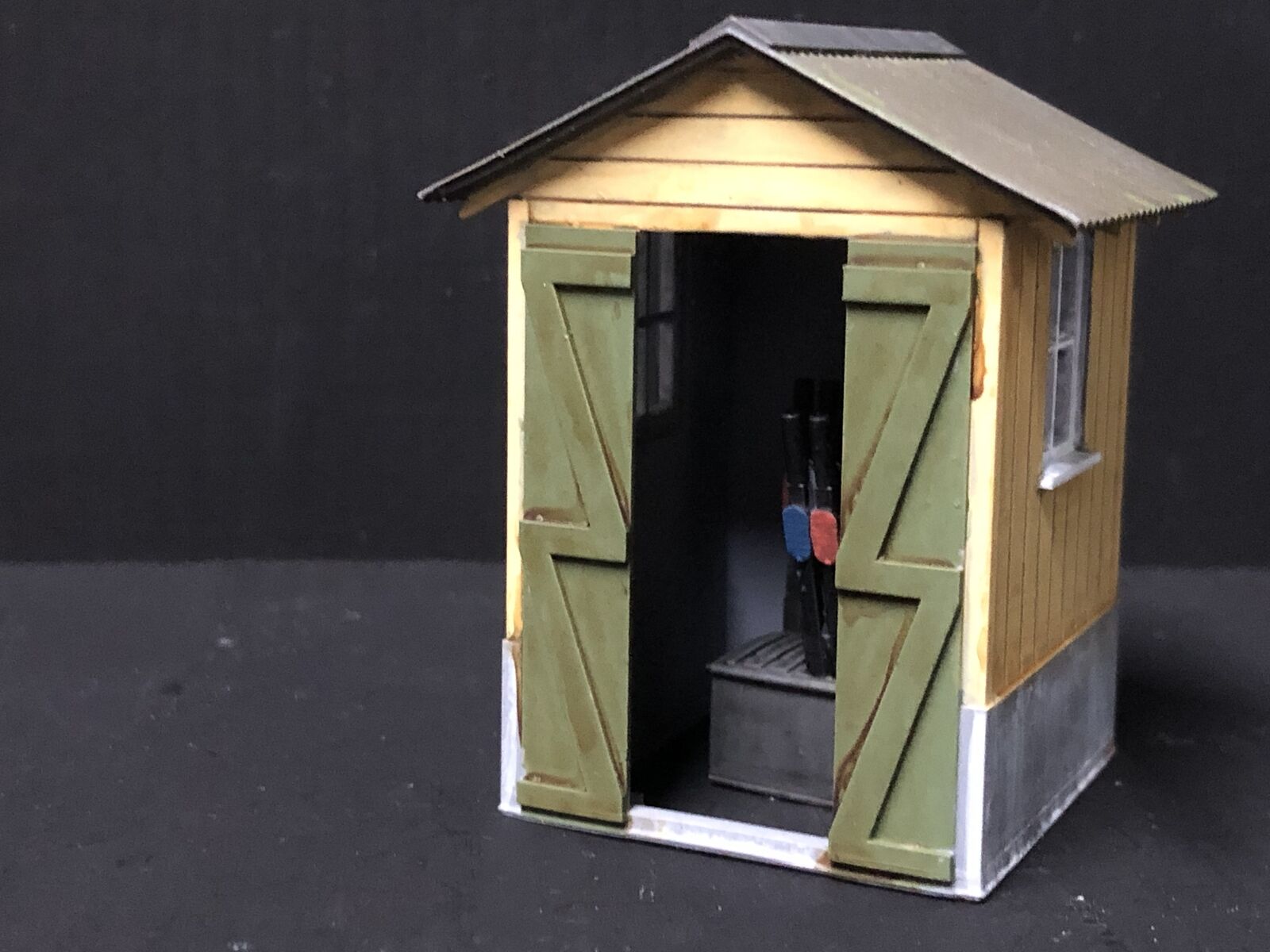 NG7 7mm scale model railway signalman’s hut kit with separate roof, glazing and interior lever frame on a narrow gauge layout