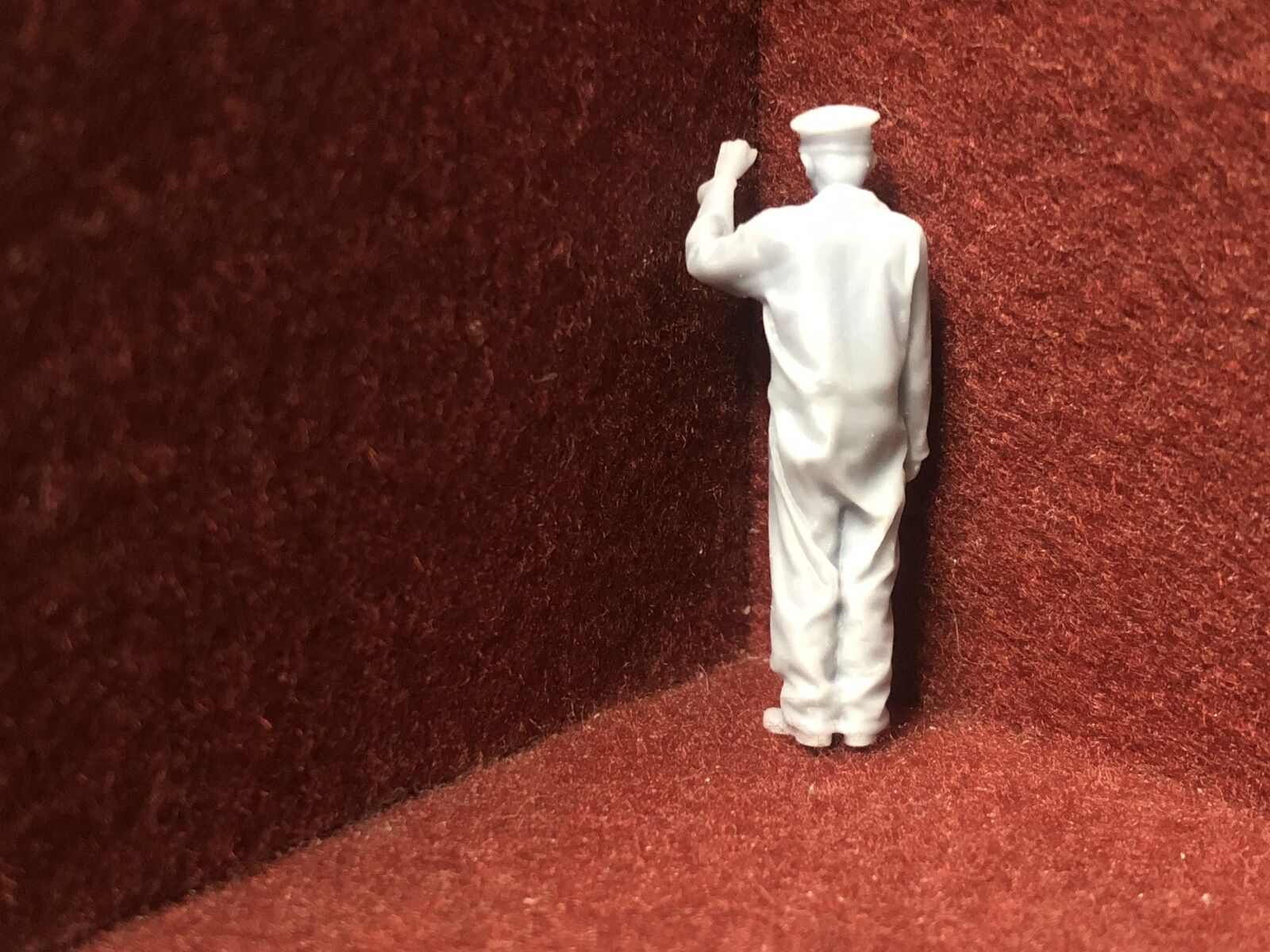 Unpainted NG7 / O gauge 1:43.5 loco crew multi-pack with six 39mm tall resin figures in assorted poses ready for painting