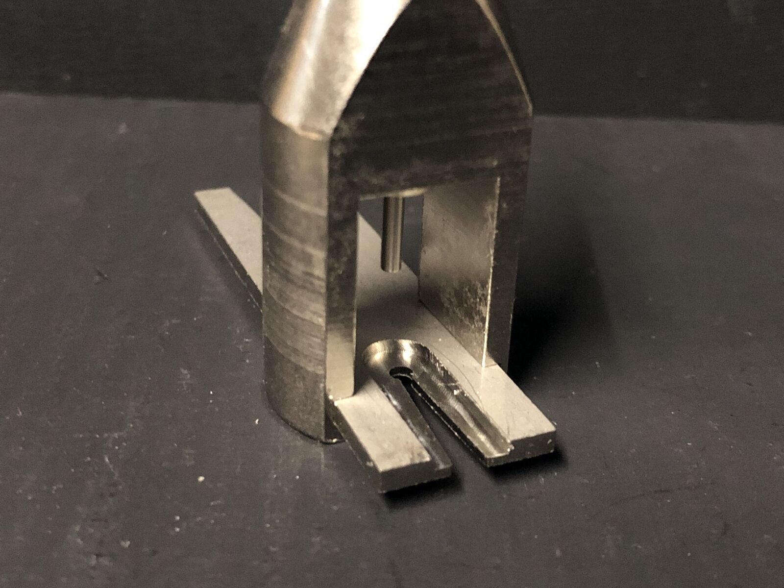 Compact pinion gear puller tool with five interchangeable pins for removing gears from Hornby model train motors