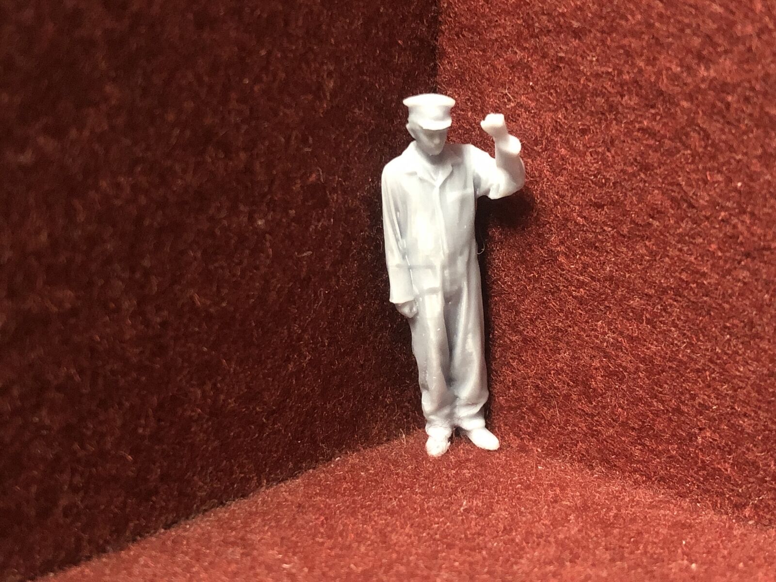 Unpainted 1:43.5 scale NG7/O gauge loco crew multi-pack with six assorted 39mm resin figures in varied poses ready to paint.