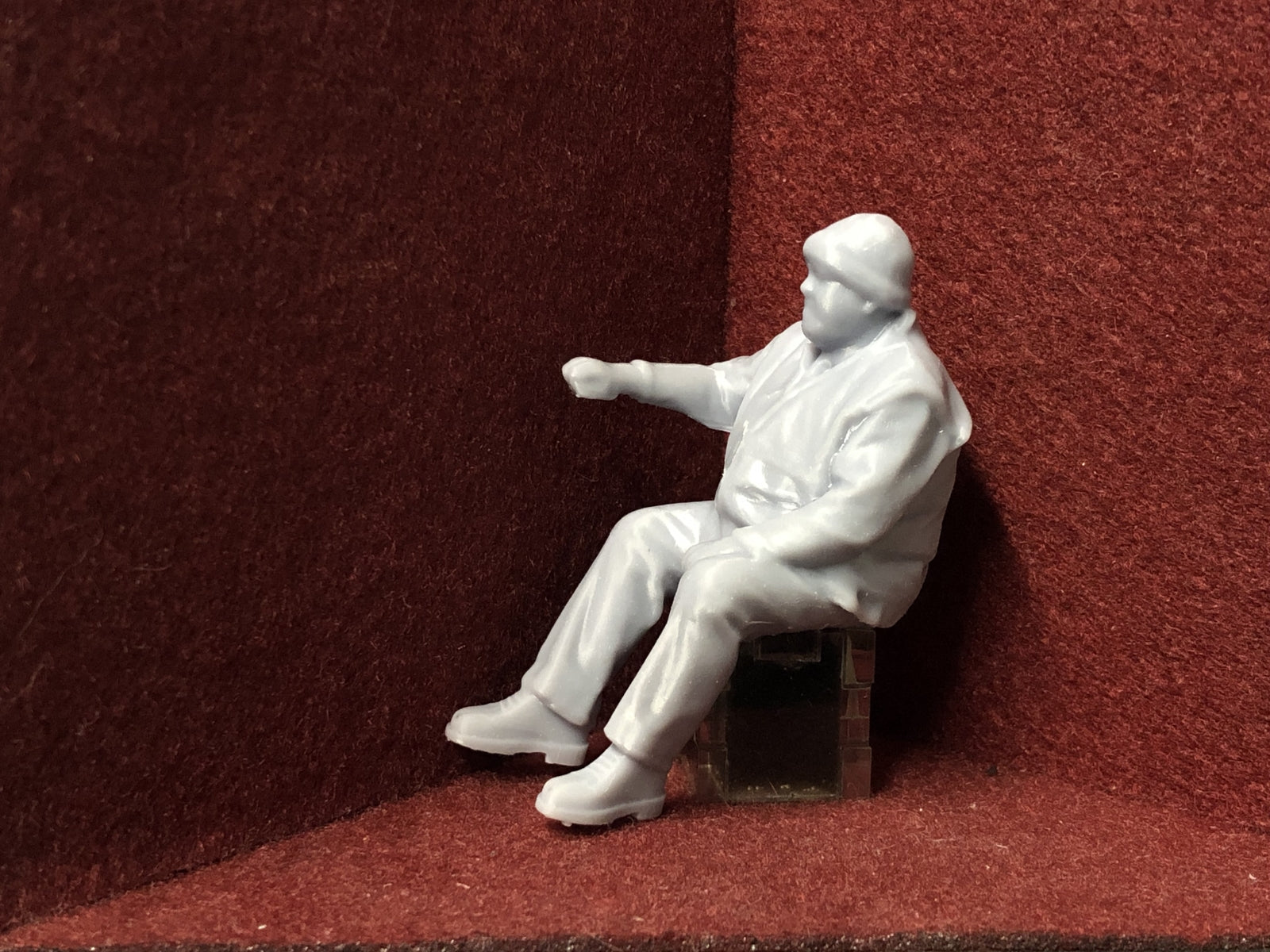 G-scale 1:22.5 seated driver figure for model railways, suitable for GN15 narrow gauge layouts