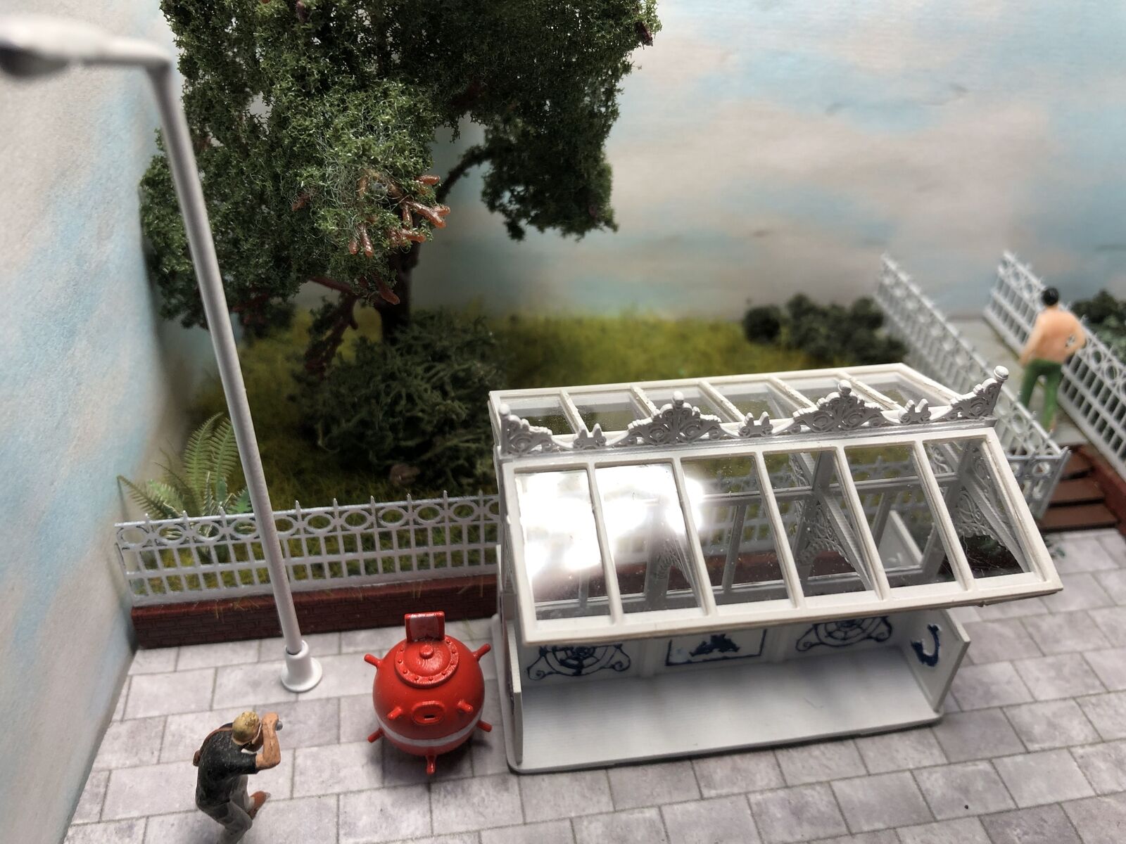 OO9 gauge Edwardian promenade shelter kit with roof glazing and two pedestrians for OO scale seaside or park model railways