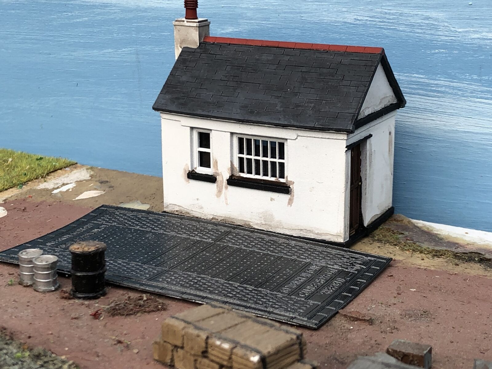 OO9/OO/HO scale model railway weighbridge and office building kit based on Charlestown and Minffordd station designs