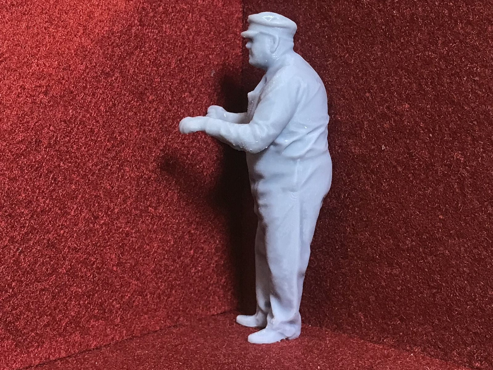 G scale 1:22 driver figure with hat, 3D scanned from a real person, suitable for GN15 narrow gauge model railway layouts