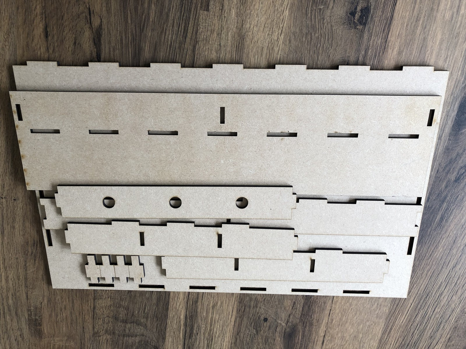 Laser-cut 4mm MDF model railway diorama baseboard with backscene, 400mm x 250mm x 100mm, suitable for OO gauge layouts