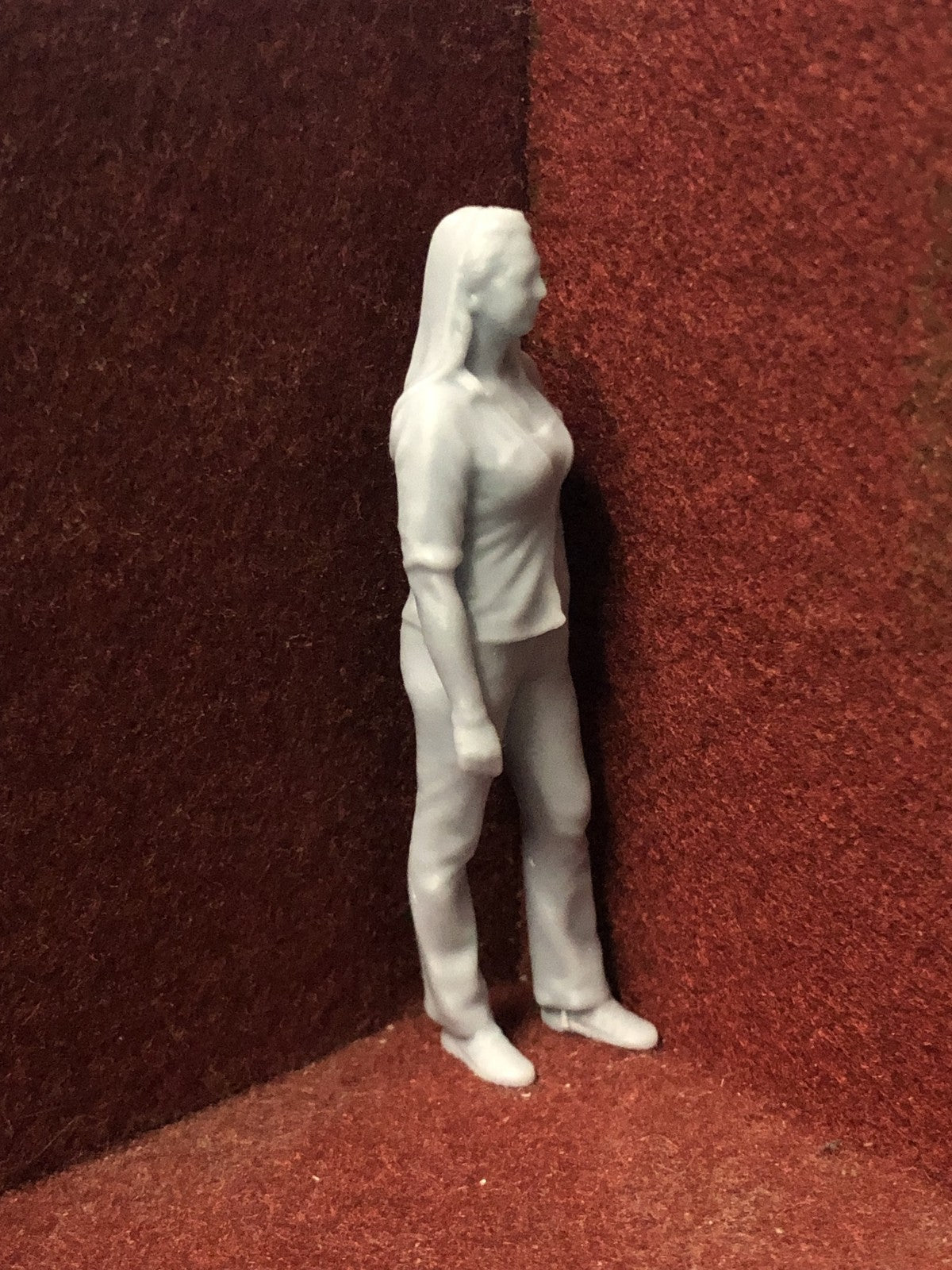 Unpainted 3D-scanned female figure for G scale 1:22.5 or GN15 model railways, approx 75mm tall, shown in realistic pose