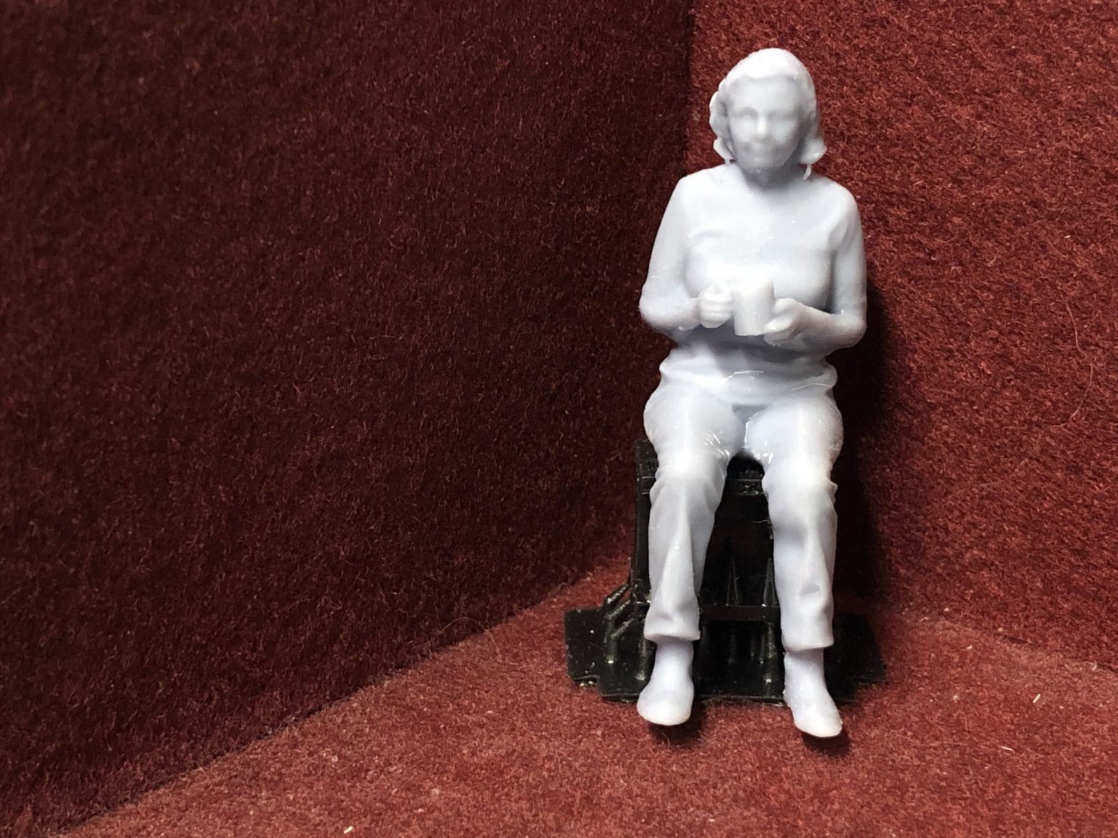 G-scale 1:22 seated female figure model, 3D scanned from a real person, suitable for GN15 narrow gauge layouts