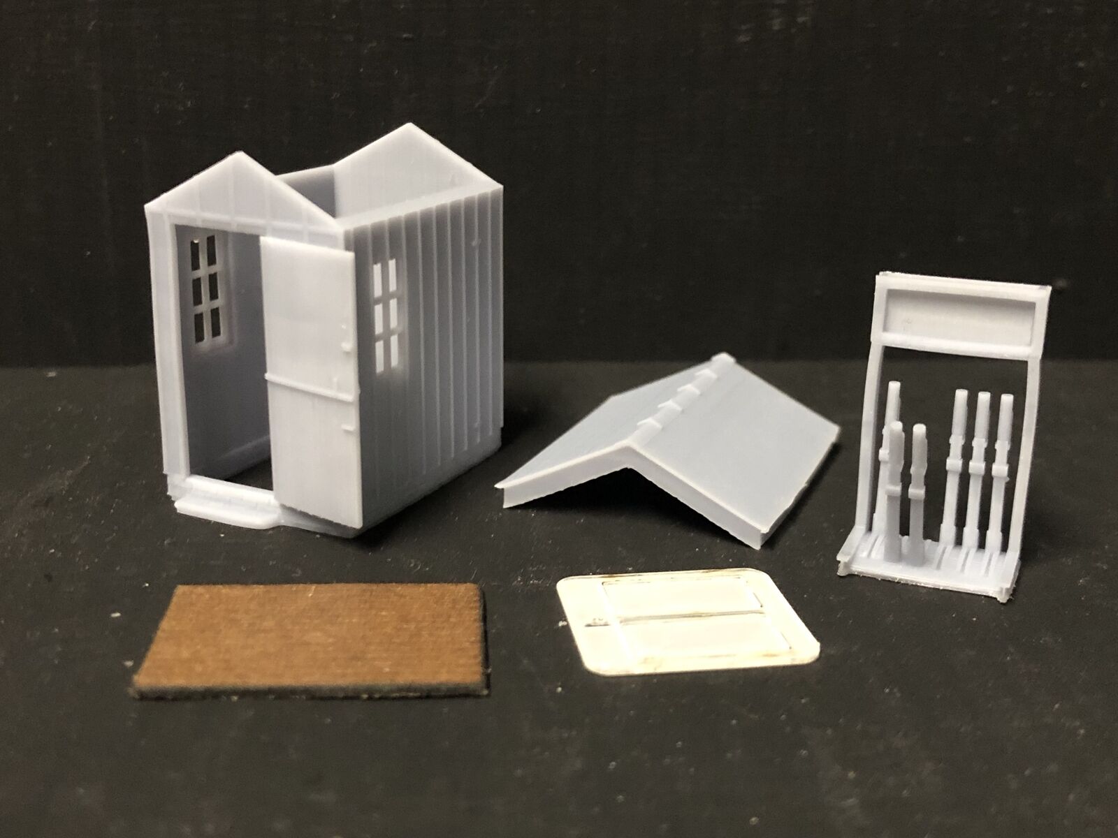 OO9/OO/HO scale Porthmadog-inspired ground signalman’s hut model kit with lever frame and clear glazed windows