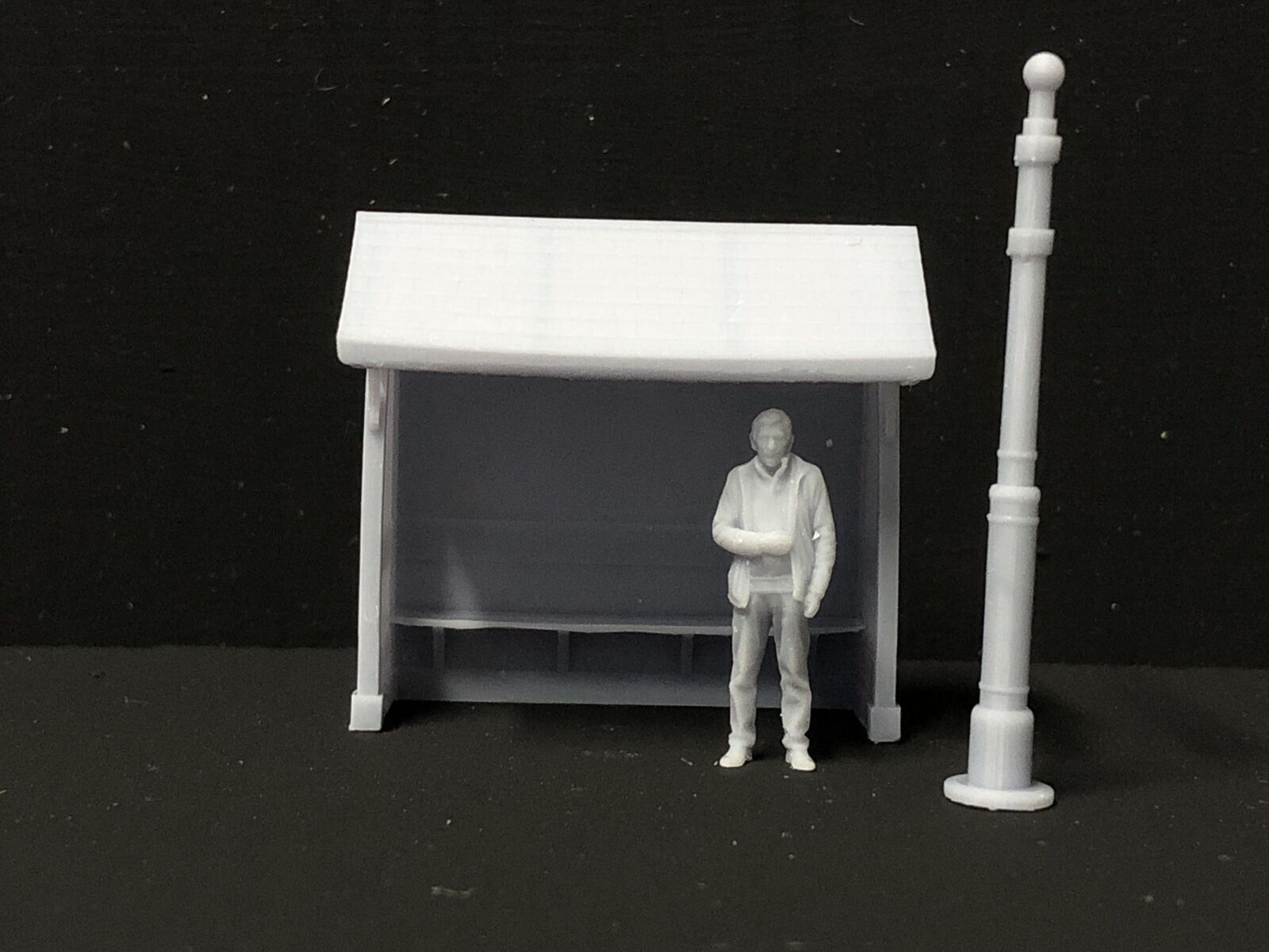 OO9/OO/HO scale country bus shelter kit with two shelters and station bus flag signs for model railway layouts