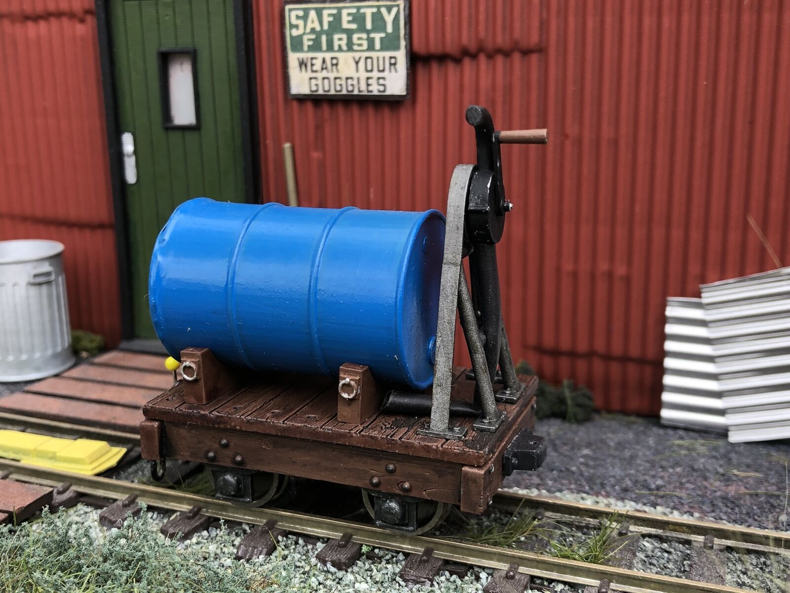 Gn15 narrow gauge petrol bowser wagon kit with single drum, pump frame and 12.5mm spoked wheels for model railway layouts