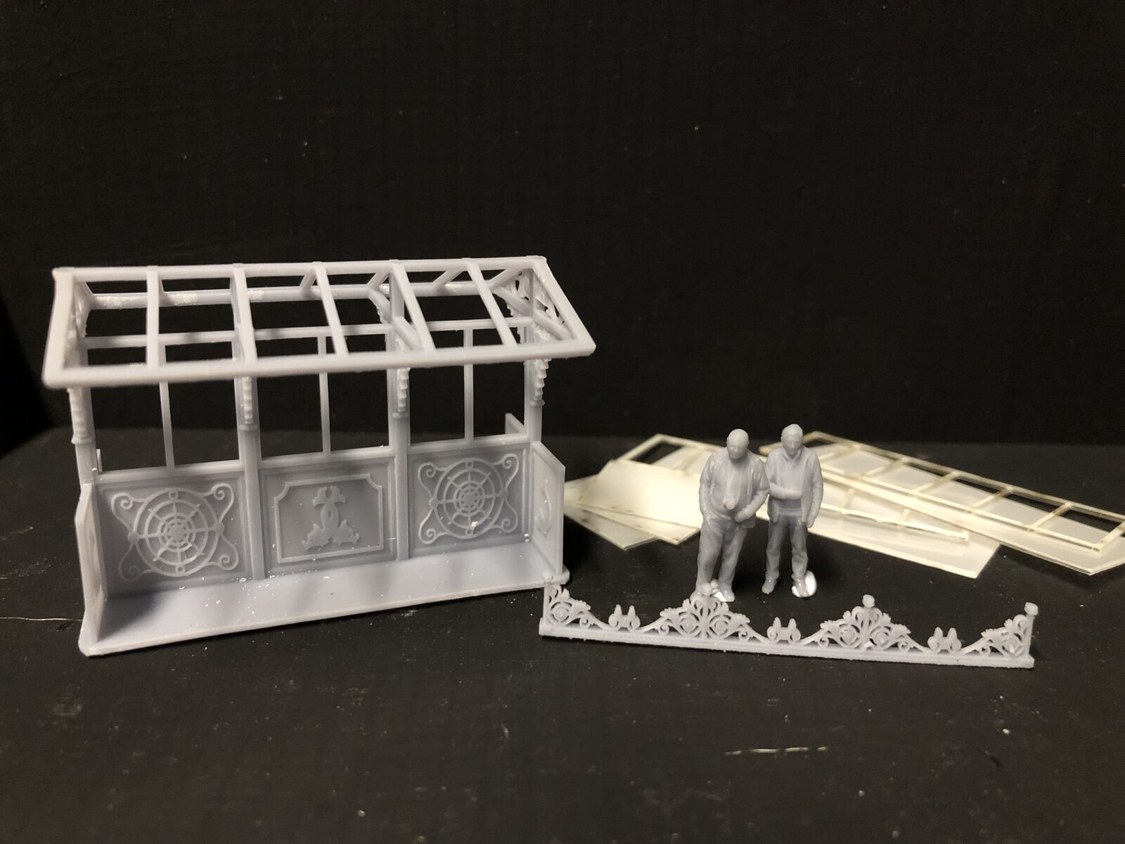 OO9 gauge Edwardian promenade shelter kit with roof glazing and two pedestrian figures for OO scale model railway scenes