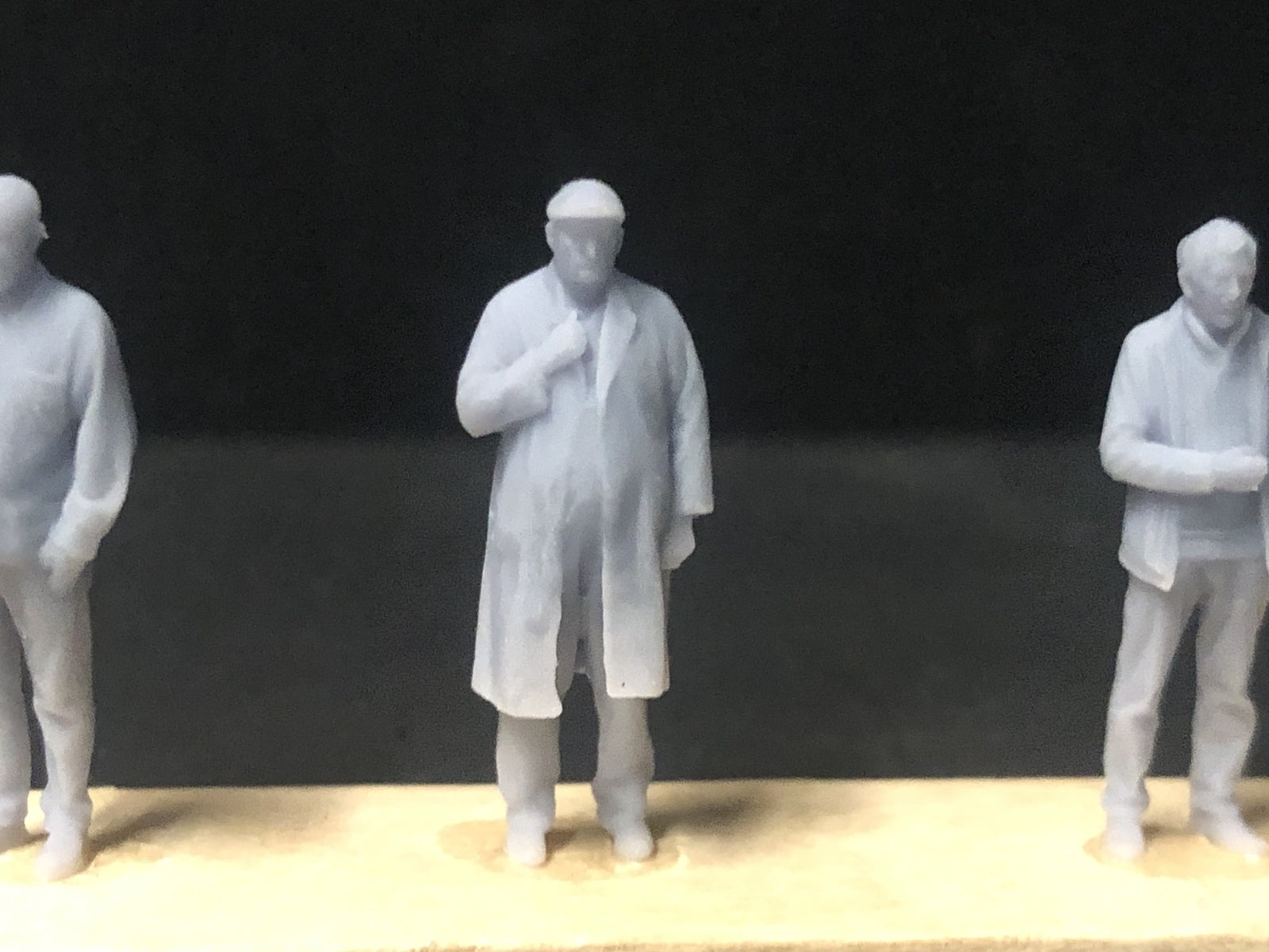 Unpainted 1:76 scale OO9/OO/HO resin figures multi-pack with six 23mm tall model railway people in assorted poses.