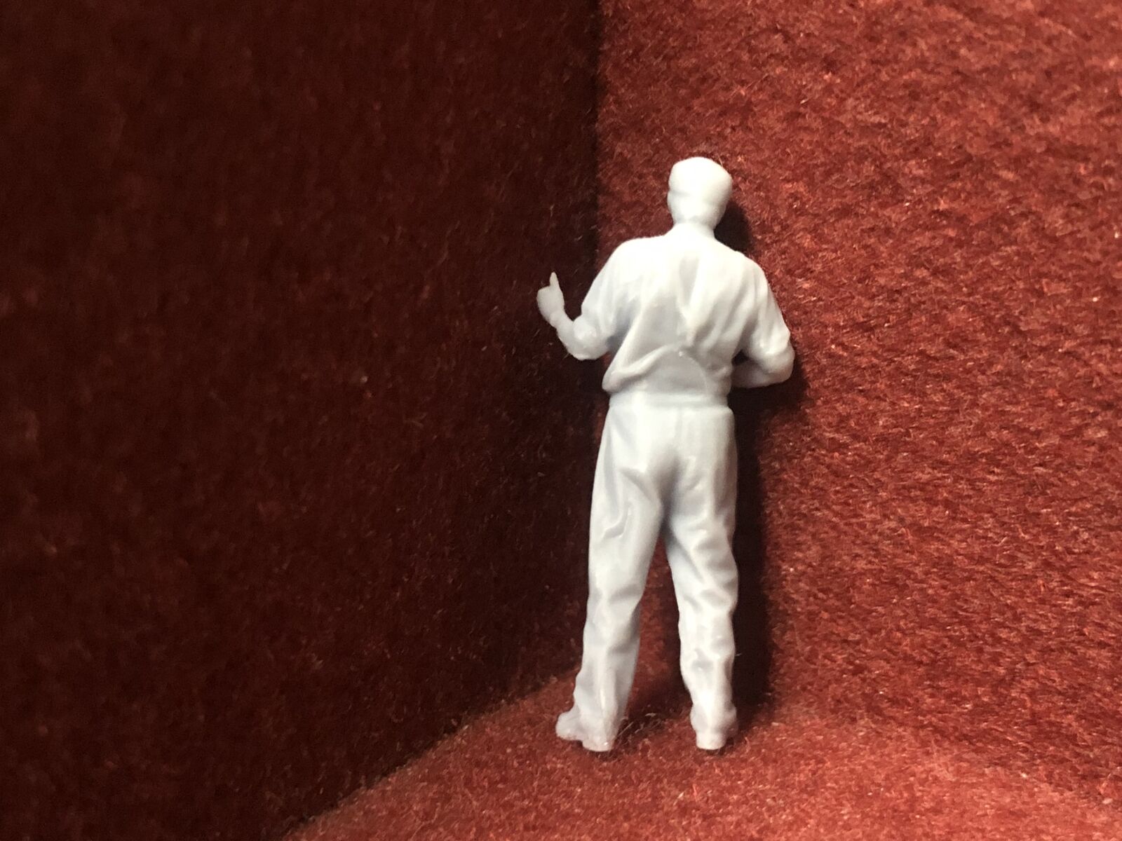 Unpainted 1:43.5 scale NG7/O gauge loco crew multi-pack with six resin 3D scanned figures in assorted poses.