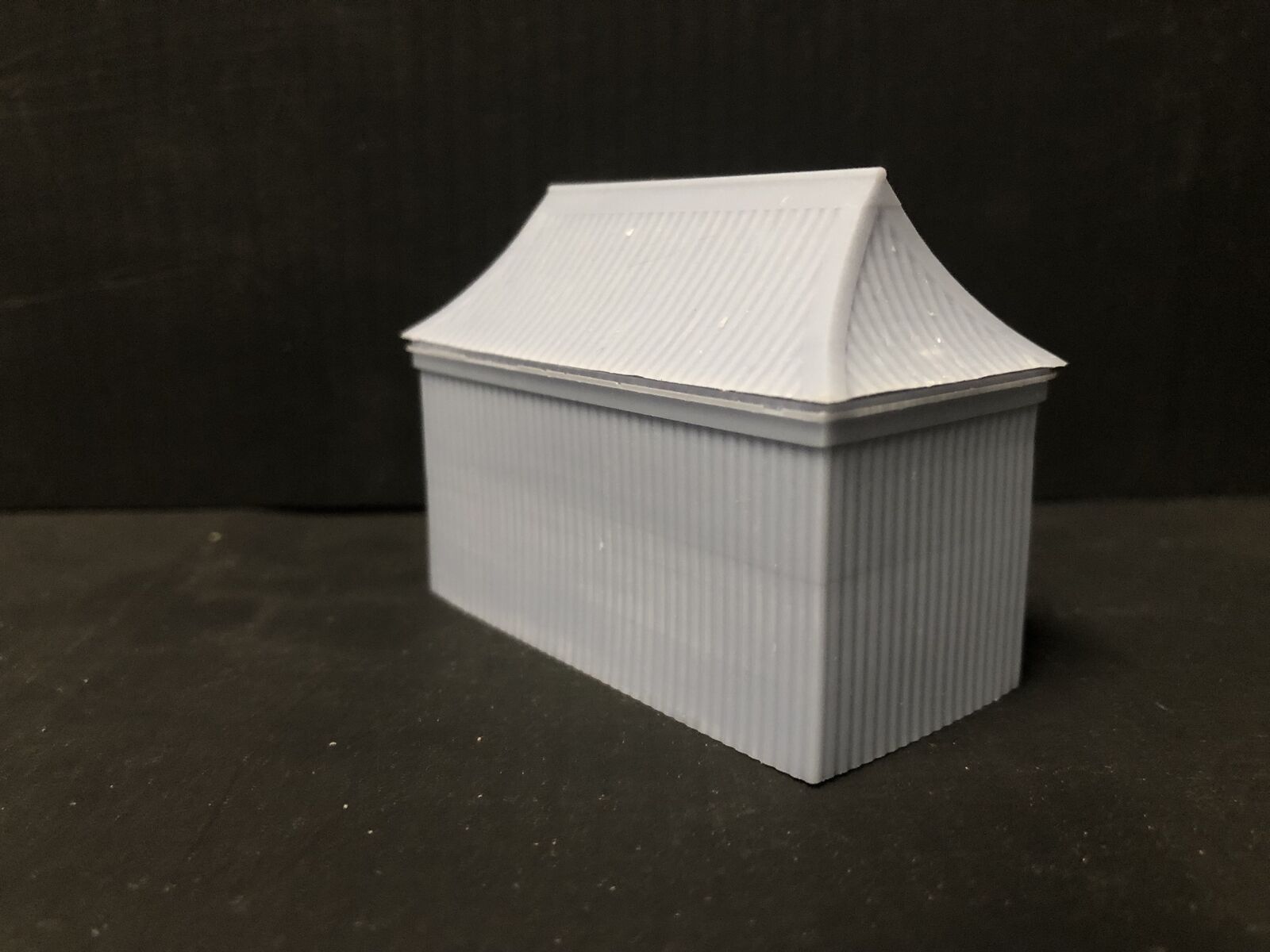 OO9/OO/HO GWR pagoda-style station waiting room building model with open doors and clear glazing