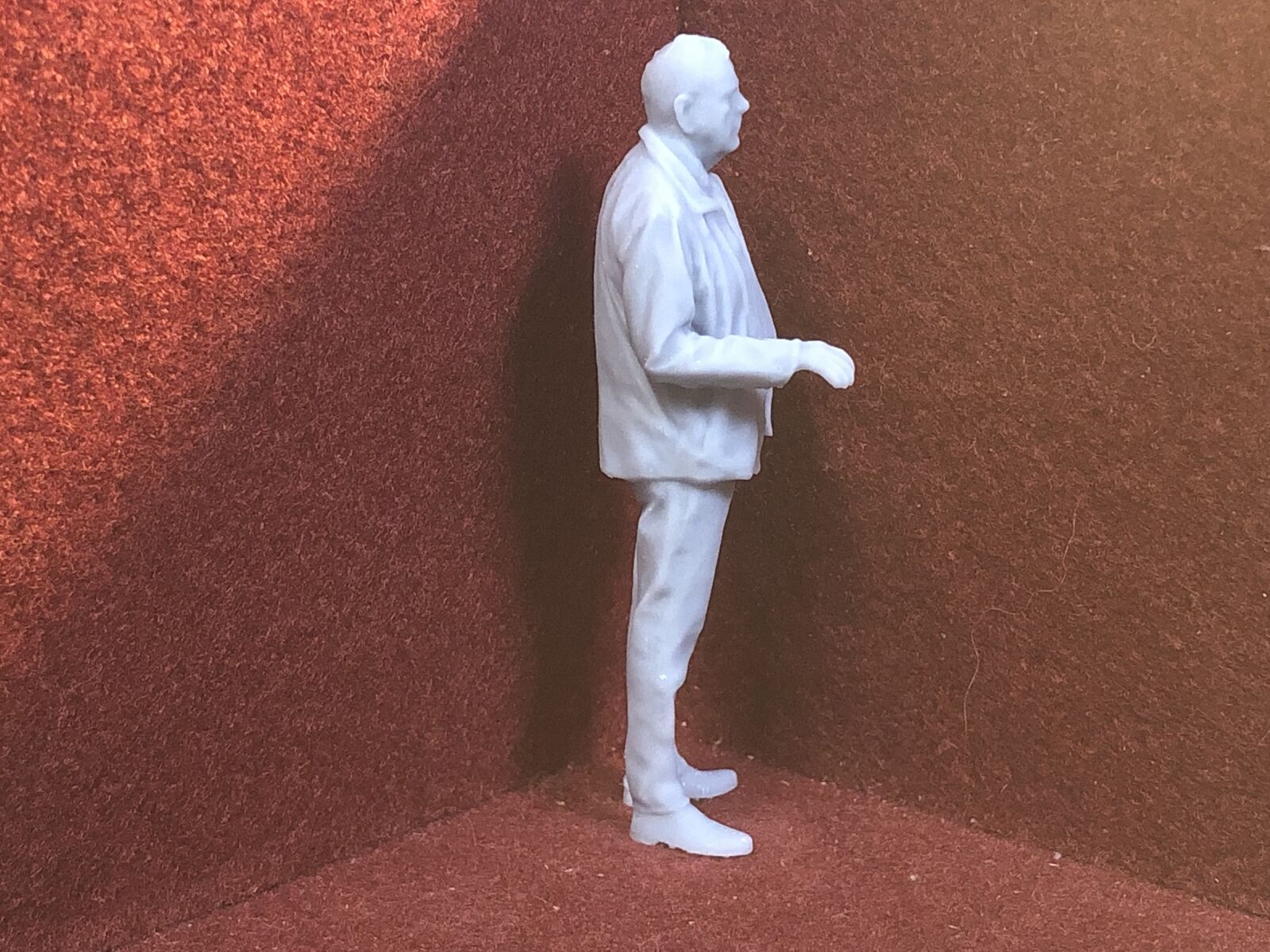 G scale 1:22 resin figure M027 of a 77mm tall driver for GN15 or yard scenes, 3D scanned from a real person