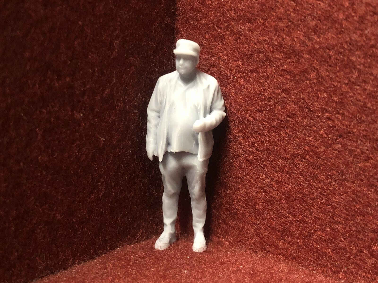 Unpainted 1:43.5 scale NG7/O gauge loco crew multi-pack with six assorted 39mm resin figures in different poses.