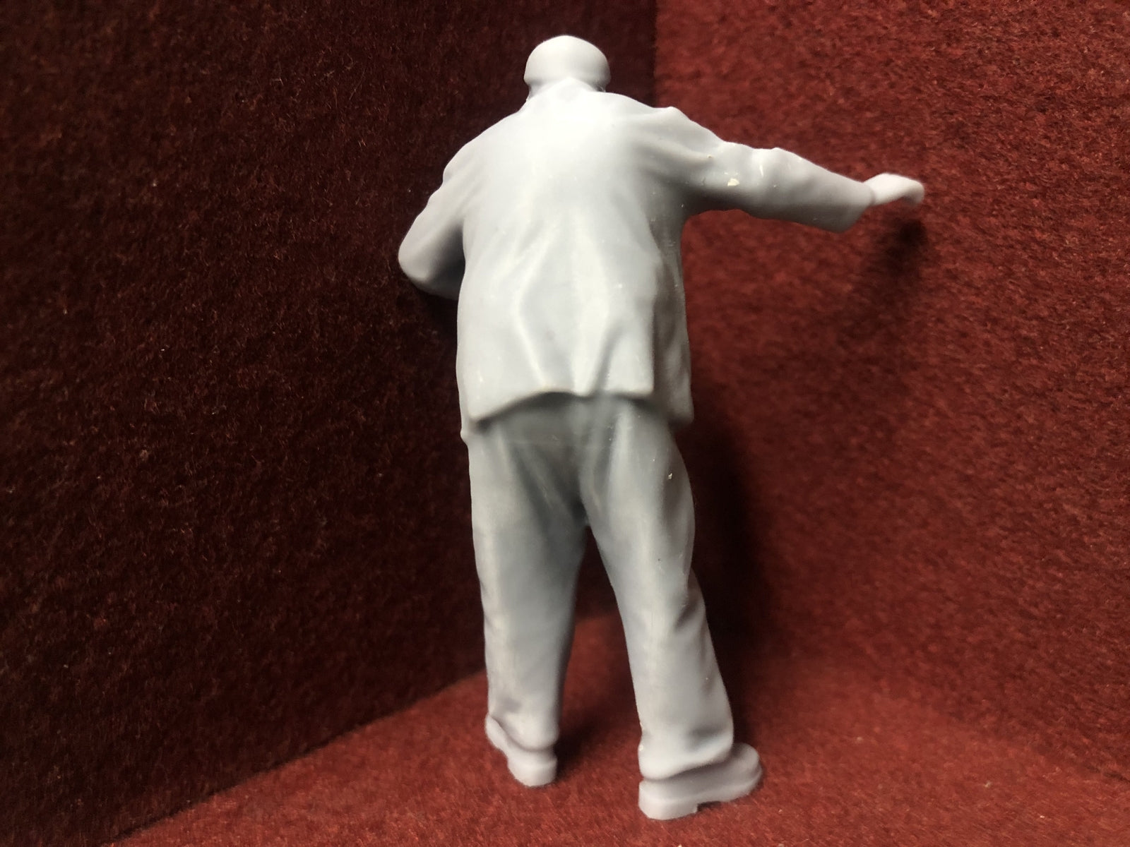 Unpainted G scale 1:22.5 driver figure in flat hat for GN15 or garden railway layouts, 3D scanned from a real person