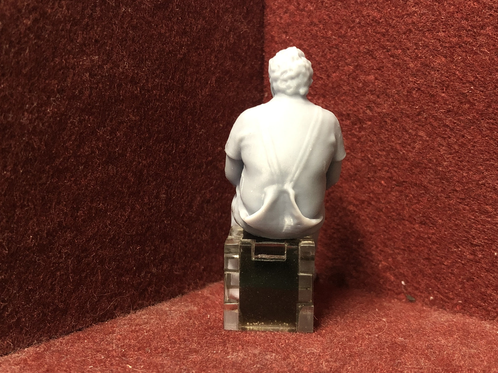 Unpainted 3D-printed seated driver figure in G scale 1:22.5, suitable for GN15 narrow gauge model railway layouts