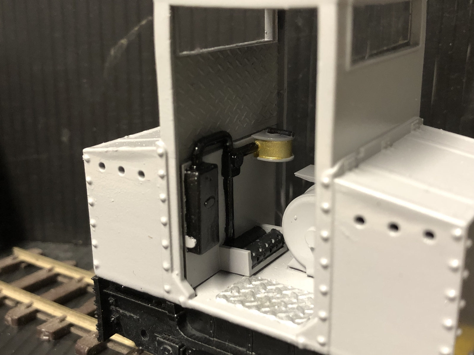 GN15 cabbed English Electric Brush critter quarry loco kit for 1:22.5 narrow gauge layouts, unpainted and ready for assembly