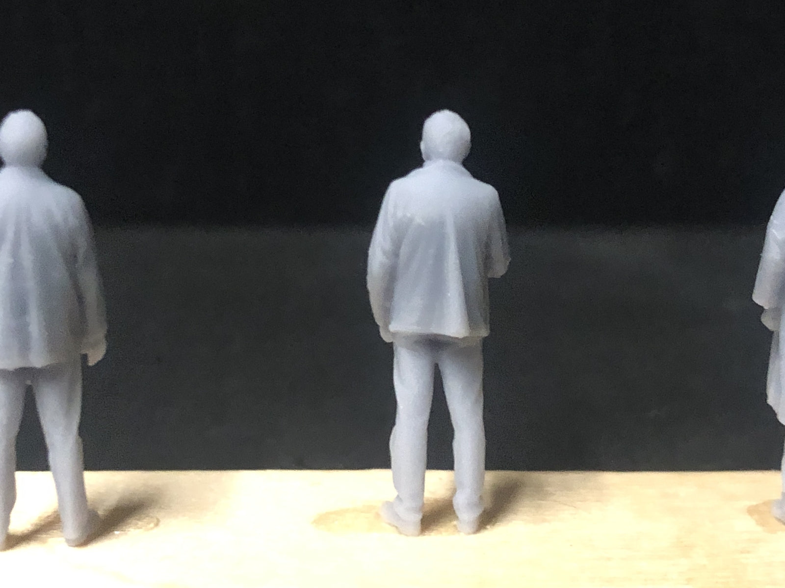 Six unpainted 1:76 scale resin railway figures in assorted poses for OO9/OO/HO model layouts, ready for priming and painting.