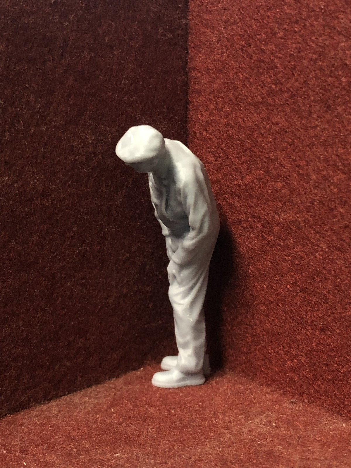 Unpainted G-scale 1:22.5 driver figure model, 3D scanned from a real person, posed peering ahead for GN15 layouts