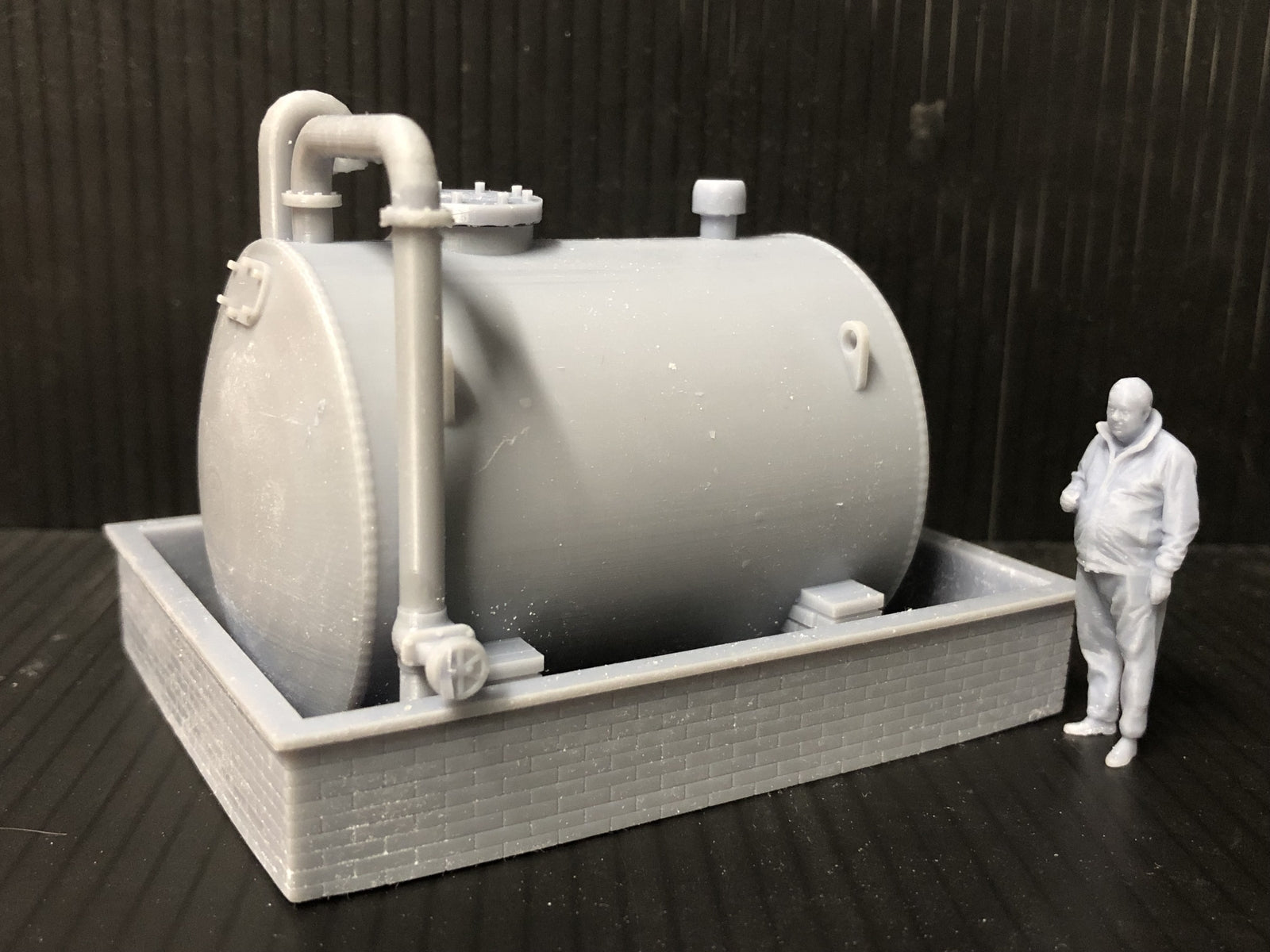 O gauge / O-16.5 7mm scale diesel fuel tank on brick supports with bund wall and ladder for model railway depot scenes