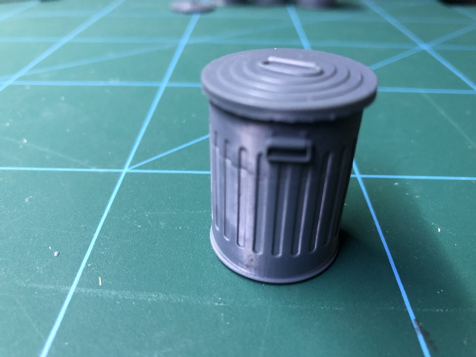 GN15 G scale unpainted resin dustbin accessories with removable lids for model railway yard or workshop scenic detailing